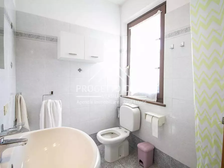 Immagine 17 di Appartamento in vendita  in VIA DON ENRICO TAZZOLI a Camaiore