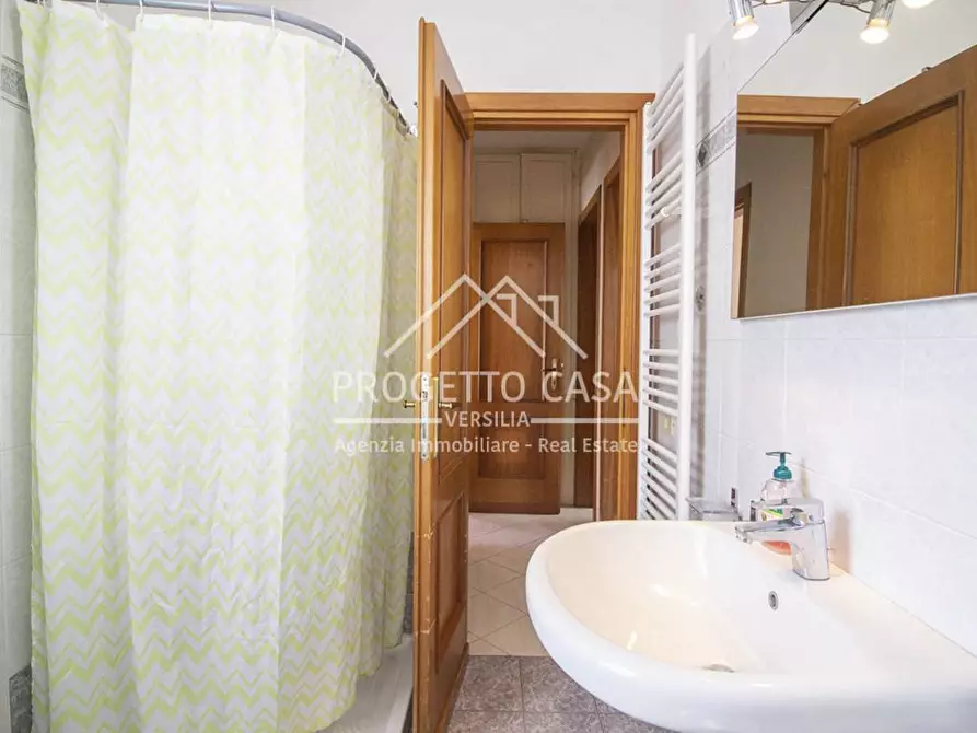 Immagine 19 di Appartamento in vendita  in VIA DON ENRICO TAZZOLI a Camaiore