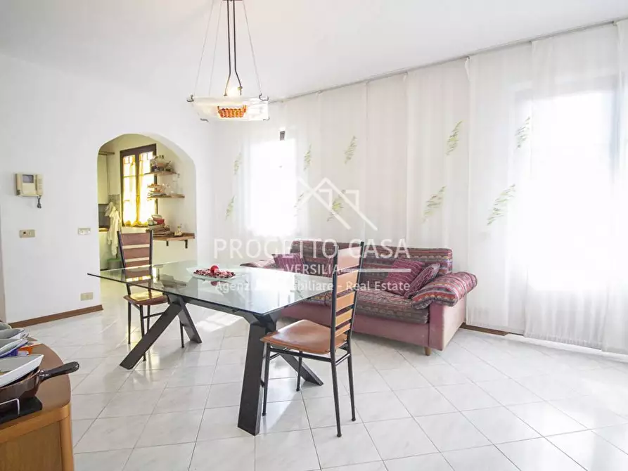 Immagine 5 di Appartamento in vendita  in VIA EUCLIDE a Camaiore