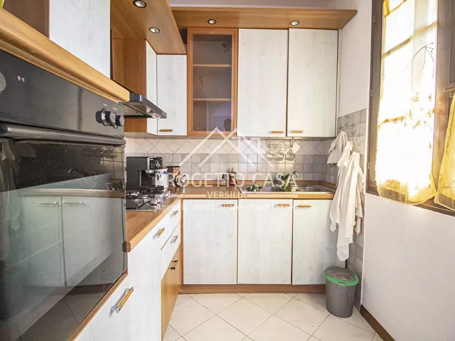 Immagine 12 di Appartamento in vendita  in VIA EUCLIDE a Camaiore