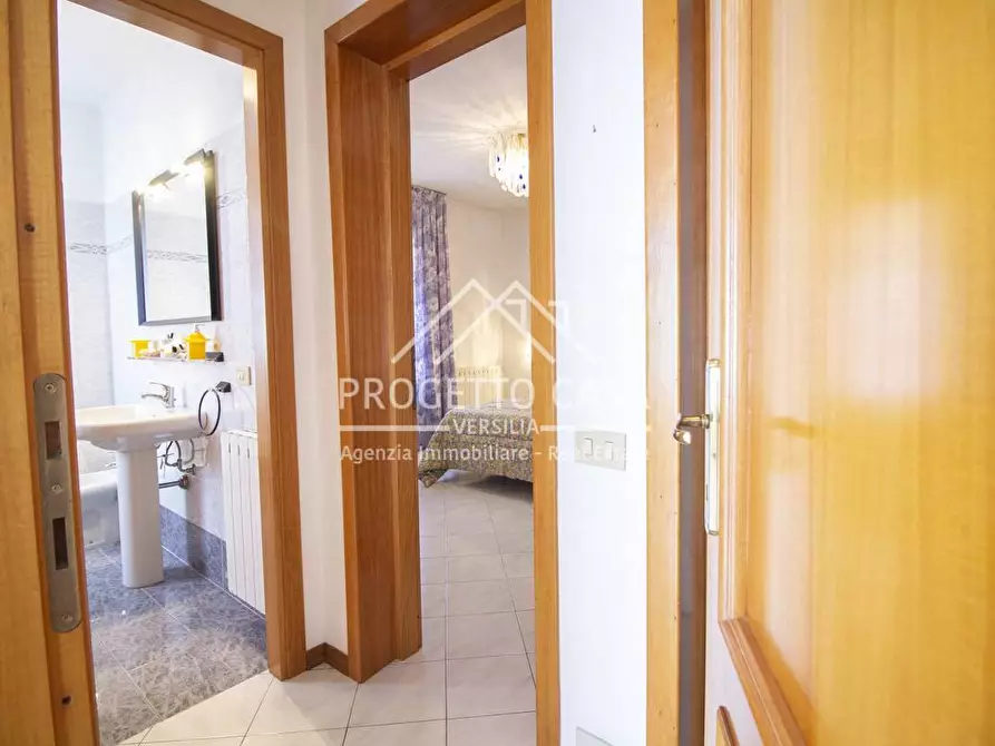 Immagine 15 di Appartamento in vendita  in VIA EUCLIDE a Camaiore