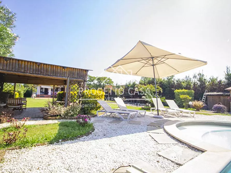 Immagine 16 di Casa indipendente in vendita  in via del trebbiano a Camaiore