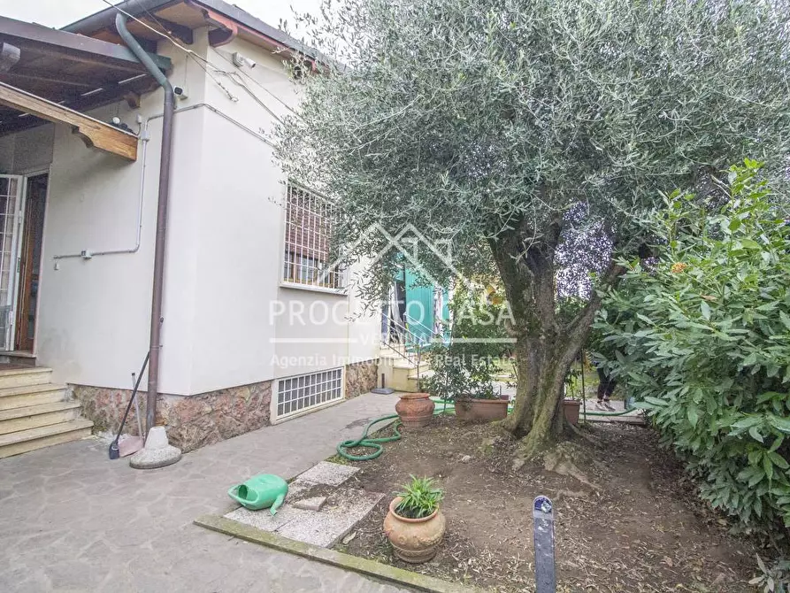 Immagine 2 di Casa indipendente in vendita  in VIA DELLA PACE a Camaiore