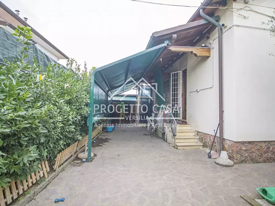 Immagine 3 di Casa indipendente in vendita  in VIA DELLA PACE a Camaiore