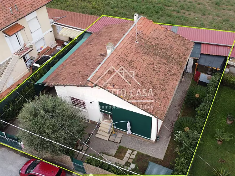 Immagine 1 di Casa indipendente in vendita  in VIA DELLA PACE a Camaiore