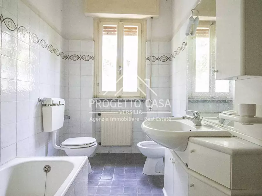 Immagine 25 di Casa indipendente in vendita  in VIA ADONE DEL CIMA a Viareggio