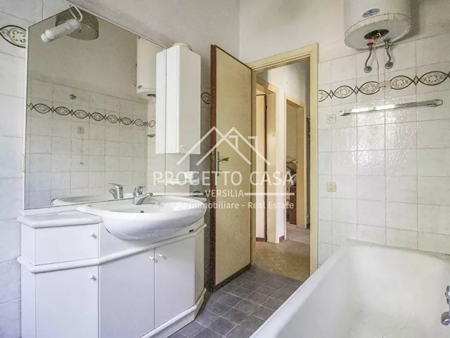 Immagine 27 di Casa indipendente in vendita  in VIA ADONE DEL CIMA a Viareggio