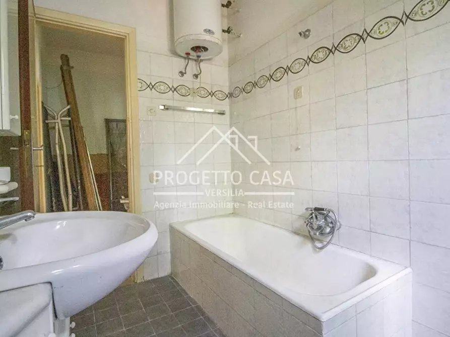 Immagine 29 di Casa indipendente in vendita  in VIA ADONE DEL CIMA a Viareggio