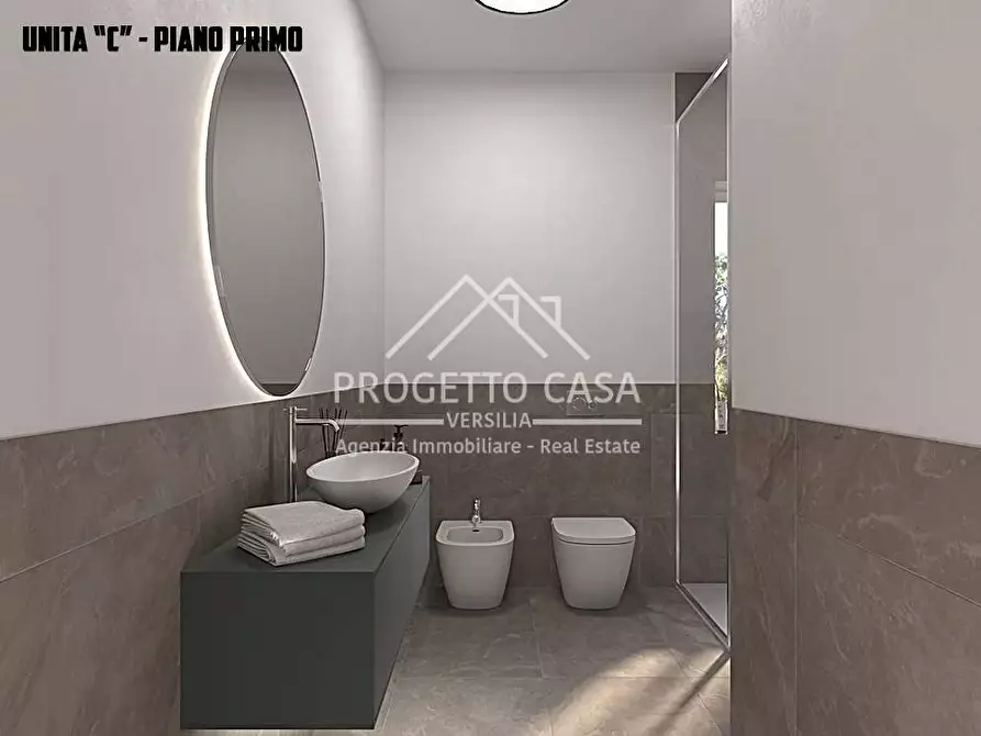 Immagine 4 di Appartamento in vendita  in VIA VITTORIO VENETO a Camaiore