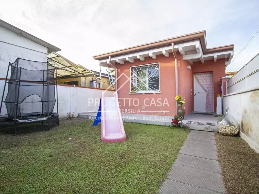 Immagine 30 di Casa indipendente in vendita  in VIA MANDONI TORRE DEL LAGO a Viareggio