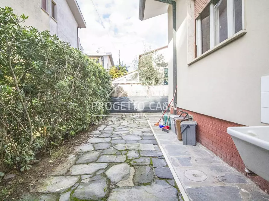 Immagine 29 di Casa indipendente in vendita  in VIA LELIO GIUSTI a Viareggio
