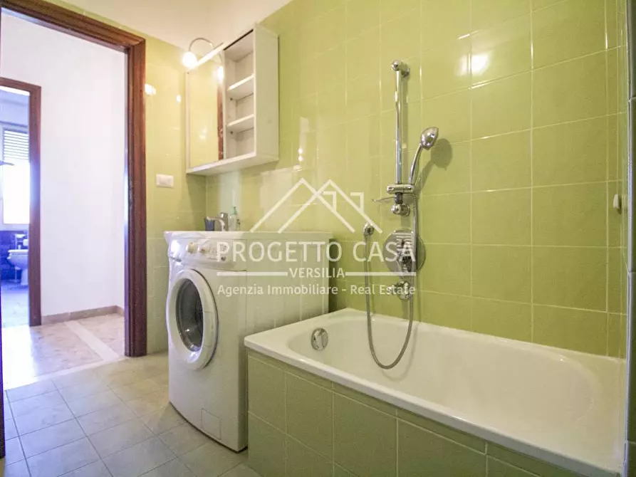 Immagine 21 di Appartamento in vendita  in VIA GIACOMO LEOPARDI LIDO DI CAMAIORE a Camaiore