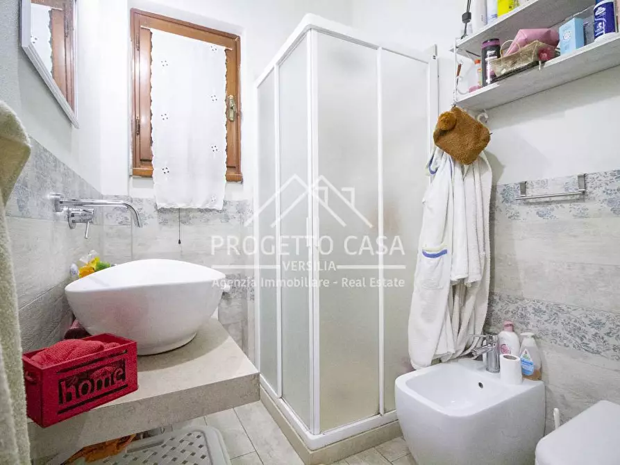 Immagine 22 di Casa indipendente in vendita  in VIA  CURTADONE a Pietrasanta