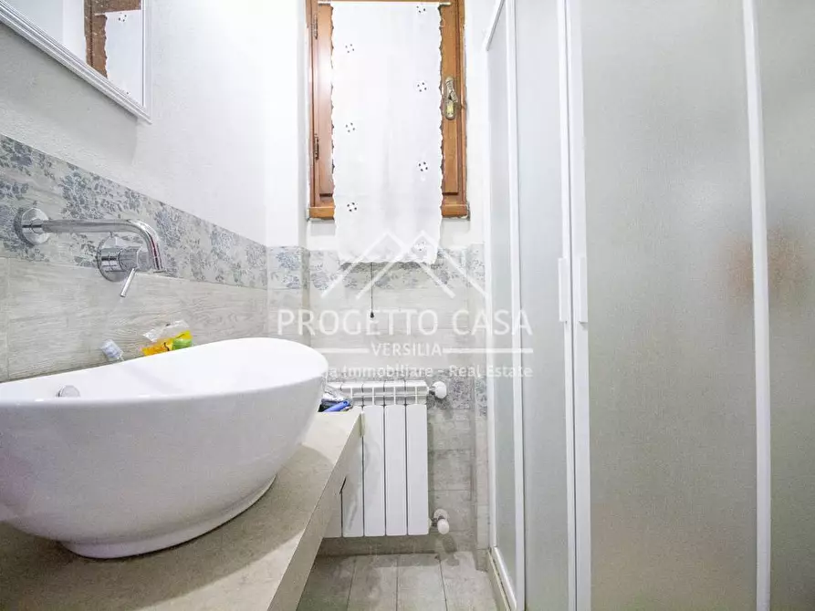 Immagine 24 di Casa indipendente in vendita  in VIA  CURTADONE a Pietrasanta