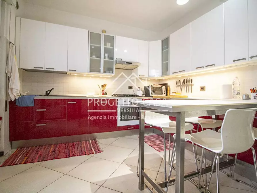 Immagine 9 di Casa indipendente in vendita  in VIA SONNINO a Viareggio