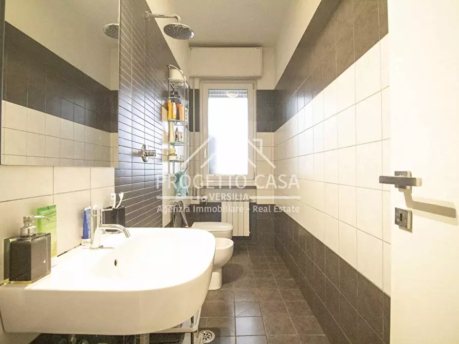 Immagine 14 di Casa indipendente in vendita  in VIA SONNINO a Viareggio