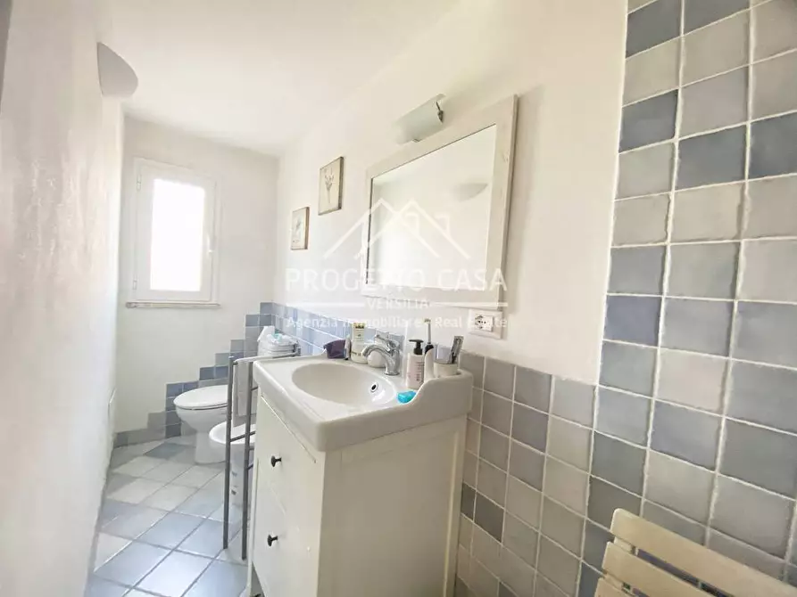 Immagine 29 di Casa indipendente in vendita  in via doninzetti a Camaiore