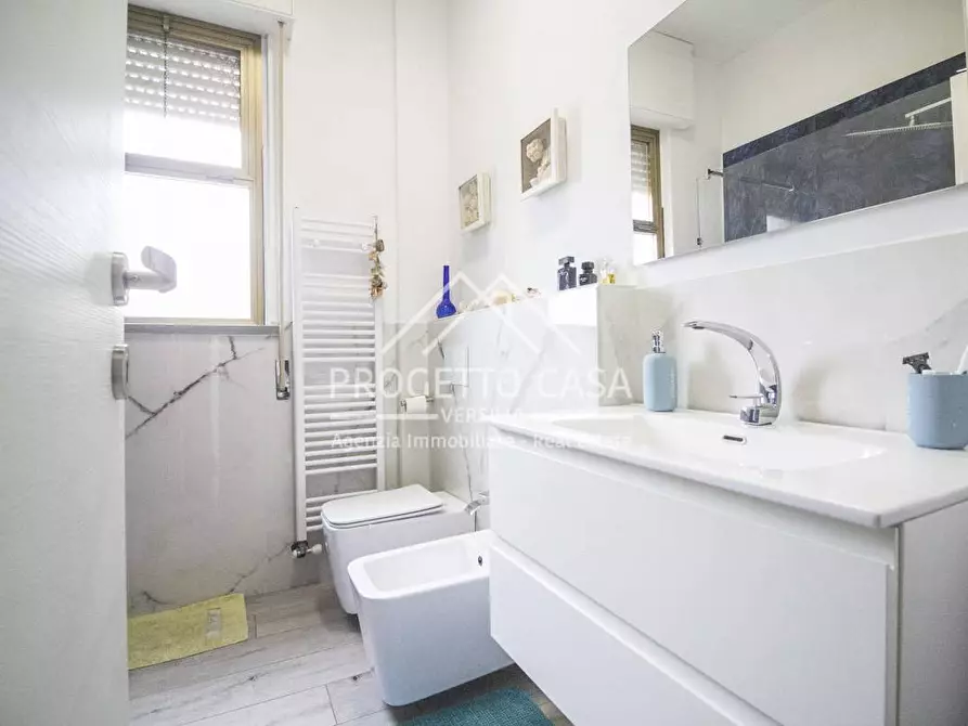 Immagine 28 di Appartamento in vendita  in via piave a Viareggio