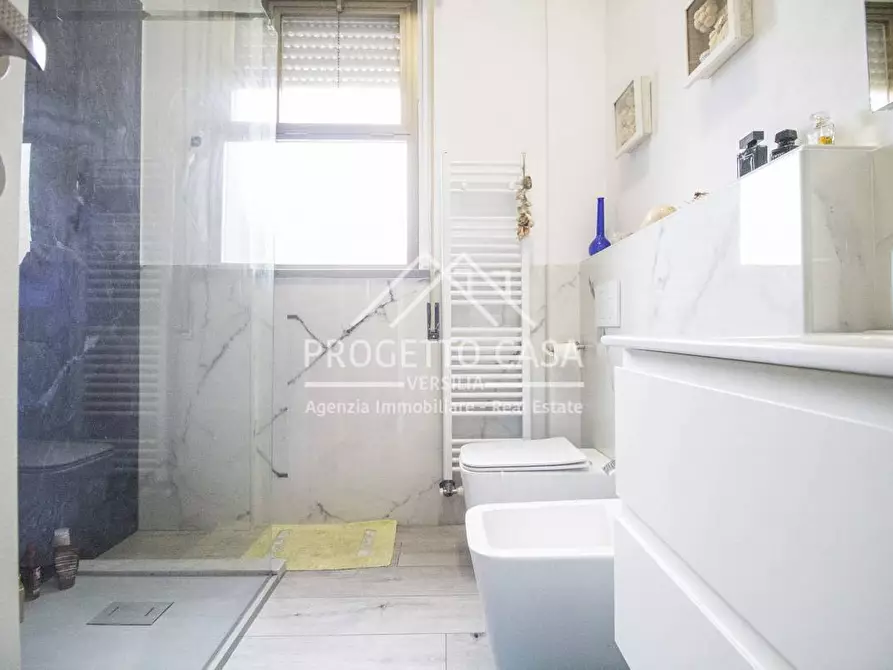 Immagine 29 di Appartamento in vendita  in via piave a Viareggio