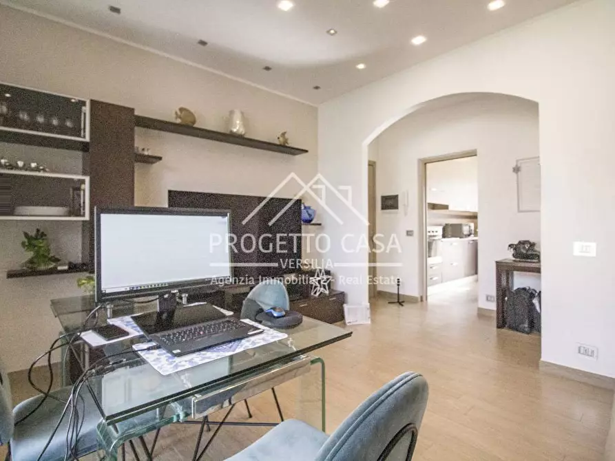 Immagine 5 di Appartamento in vendita  in VIA VERDI TORRE DEL LAGO a Viareggio