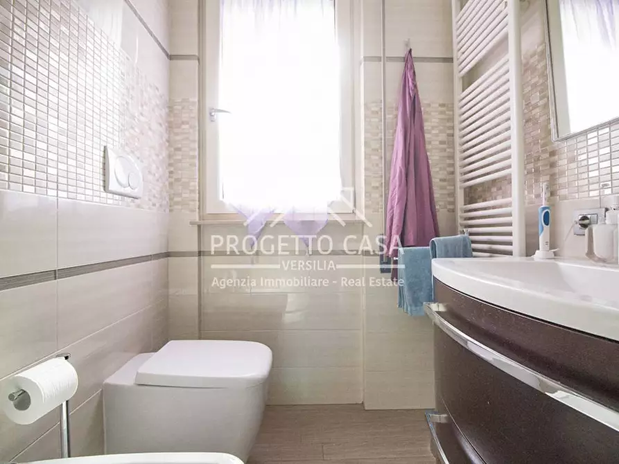 Immagine 26 di Appartamento in vendita  in VIA VERDI TORRE DEL LAGO a Viareggio