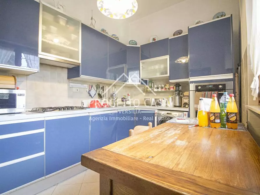 Immagine 7 di Appartamento in vendita  in VIA galileo galilei a Viareggio