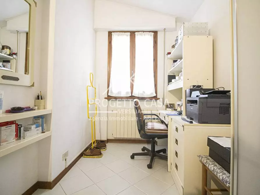 Immagine 11 di Appartamento in vendita  in VIA galileo galilei a Viareggio