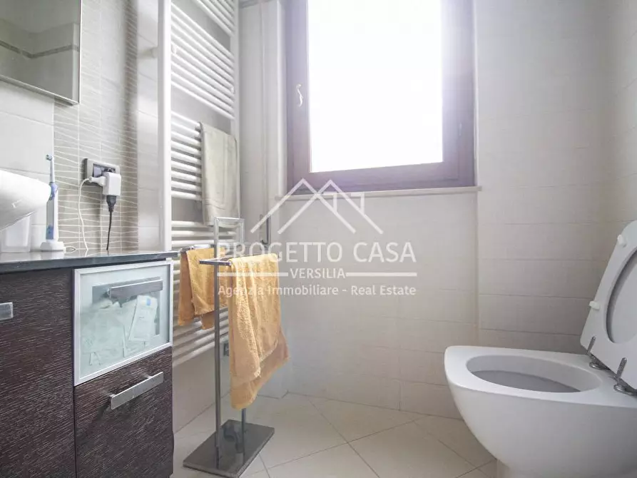 Immagine 21 di Appartamento in vendita  in VIA galileo galilei a Viareggio