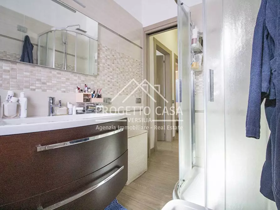 Immagine 14 di Casa indipendente in vendita  in via pardini a Viareggio