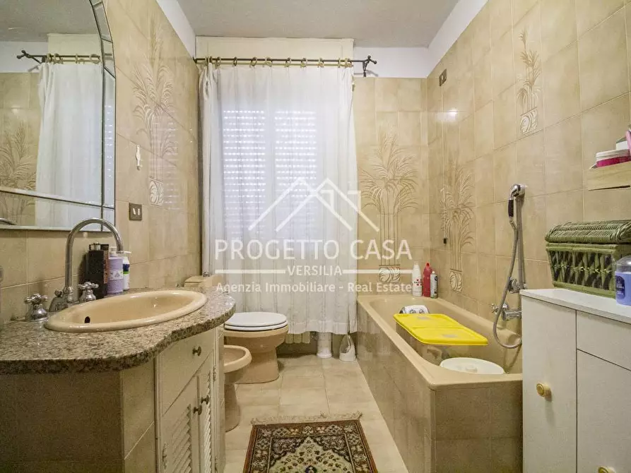 Immagine 23 di Casa indipendente in vendita  in VIA CREMONA a Camaiore