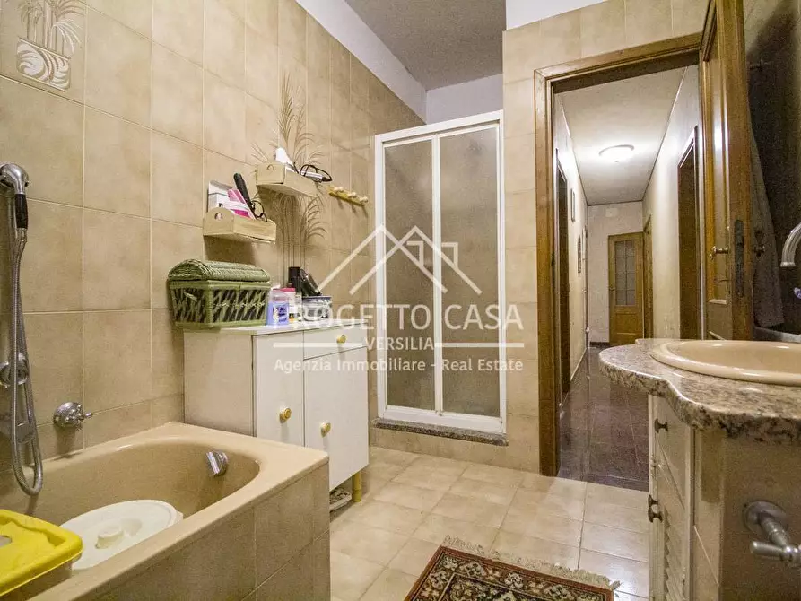 Immagine 26 di Casa indipendente in vendita  in VIA CREMONA a Camaiore