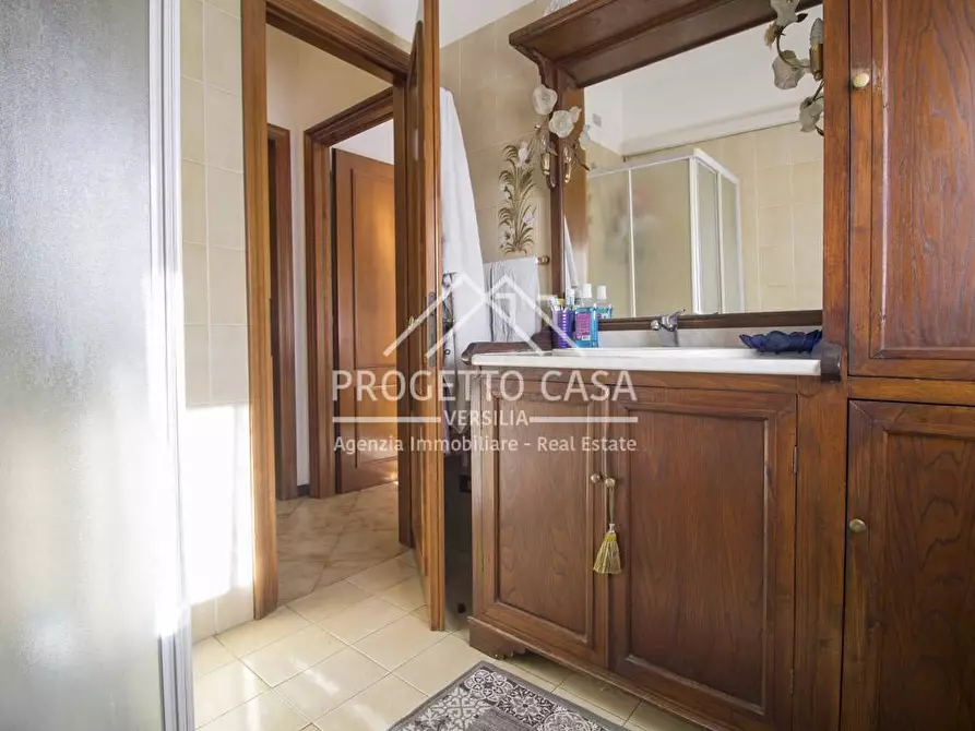 Immagine 25 di Appartamento in vendita  in VIA VERDI a Viareggio