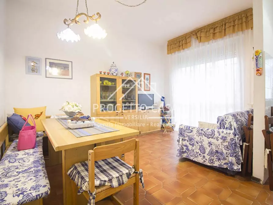 Immagine 1 di Appartamento in vendita  in VIA BOCCHERINI a Camaiore