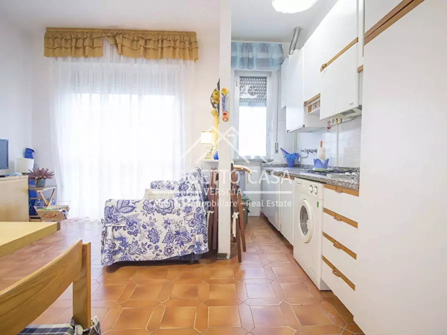 Immagine 2 di Appartamento in vendita  in VIA BOCCHERINI a Camaiore