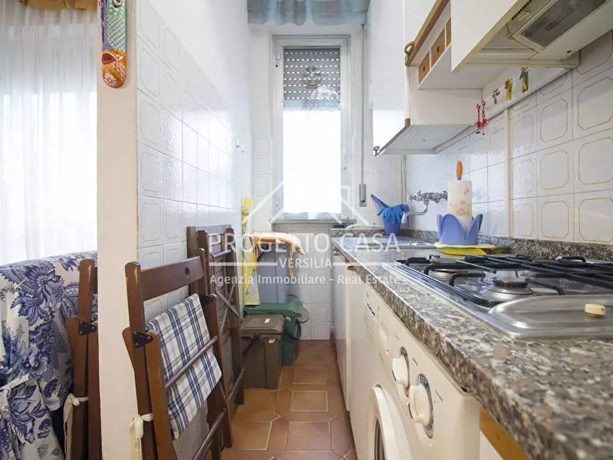 Immagine 9 di Appartamento in vendita  in VIA BOCCHERINI a Camaiore