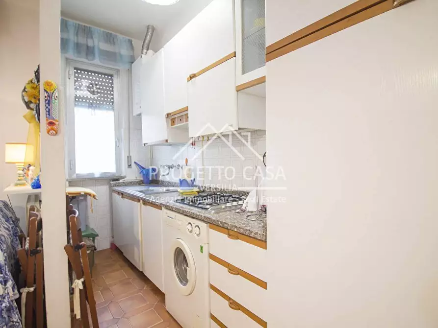 Immagine 10 di Appartamento in vendita  in VIA BOCCHERINI a Camaiore