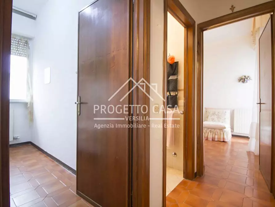 Immagine 12 di Appartamento in vendita  in VIA BOCCHERINI a Camaiore