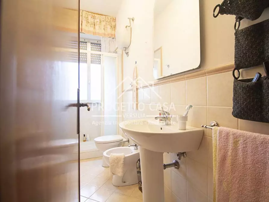 Immagine 18 di Appartamento in vendita  in VIA BOCCHERINI a Camaiore