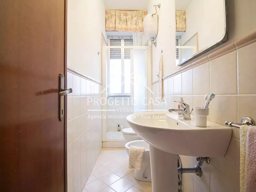 Immagine 20 di Appartamento in vendita  in VIA BOCCHERINI a Camaiore