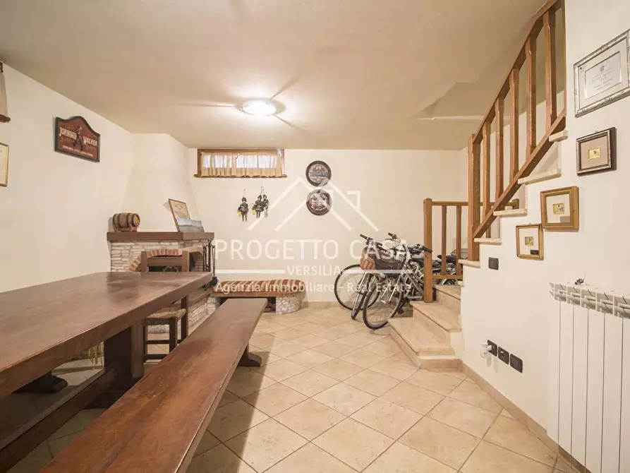 Immagine 20 di Casa indipendente in vendita  in VIA PAGANINI a Camaiore