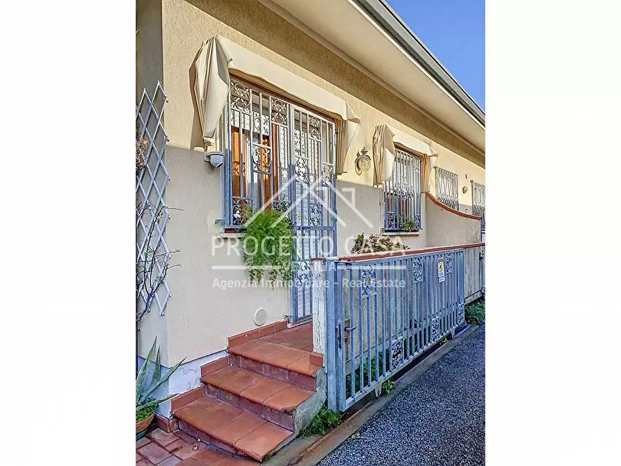 Immagine 2 di Casa indipendente in vendita  in VIA MARTIRI SANTERENZIO a Viareggio