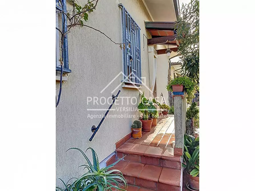Immagine 5 di Casa indipendente in vendita  in VIA MARTIRI SANTERENZIO a Viareggio