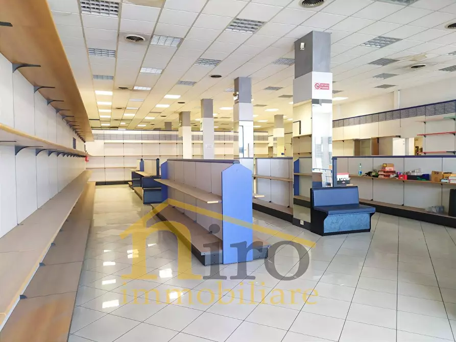 Immagine 3 di Locale commerciale in affitto  in VIA LAGO DI CAMPOTOSTO a Pescara