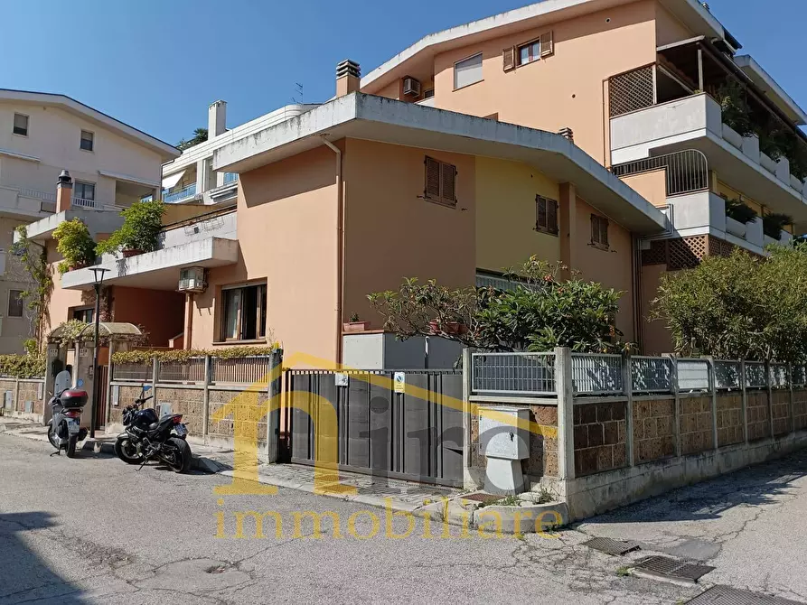 Immagine 1 di Villa in vendita  in Viale Primo Vere a Pescara