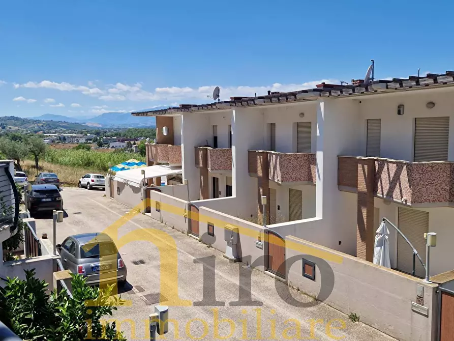 Immagine 15 di Villetta a schiera in vendita  in Via Cocchione a Cappelle Sul Tavo