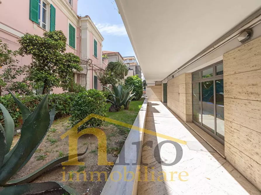 Immagine 2 di Appartamento in vendita  in Lungomare Giacomo Matteotti a Pescara