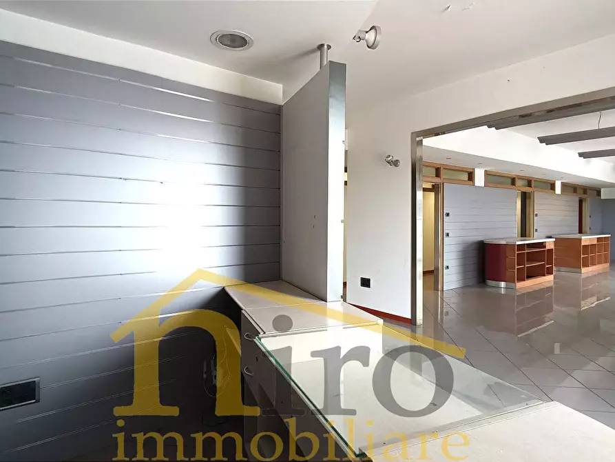 Immagine 2 di Locale commerciale in vendita  in Via Sangro a Spoltore