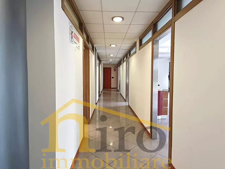 Immagine 4 di Locale commerciale in vendita  in Via Sangro a Spoltore