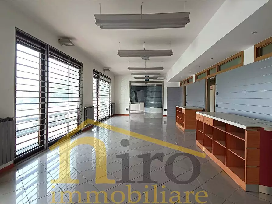 Immagine 5 di Locale commerciale in vendita  in Via Sangro a Spoltore