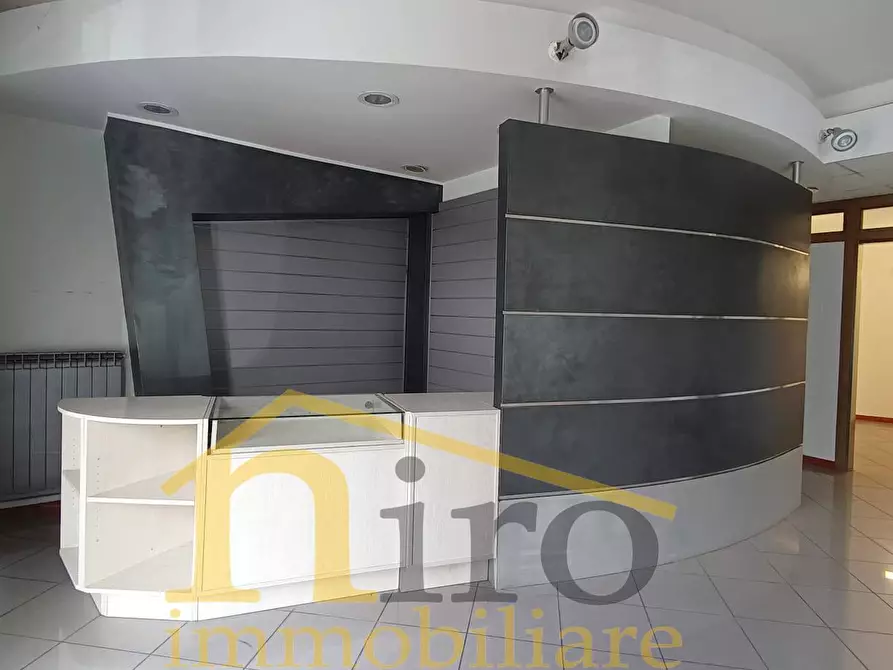 Immagine 6 di Locale commerciale in vendita  in Via Sangro a Spoltore